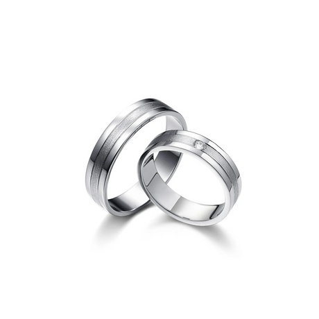 Obrączki z białego złota ozdobione diamentem
