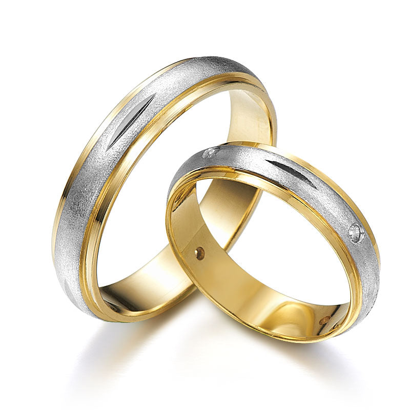 Dwukolorowe obrączki ozdobione diamentami