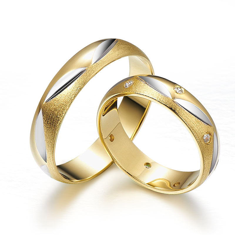 Oryginalne obrączki ozdobione ośmioma diamentami