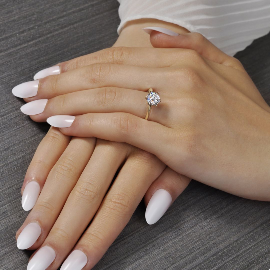 Noble Chic - pierścionek z żółtego złota diamentem 1ct