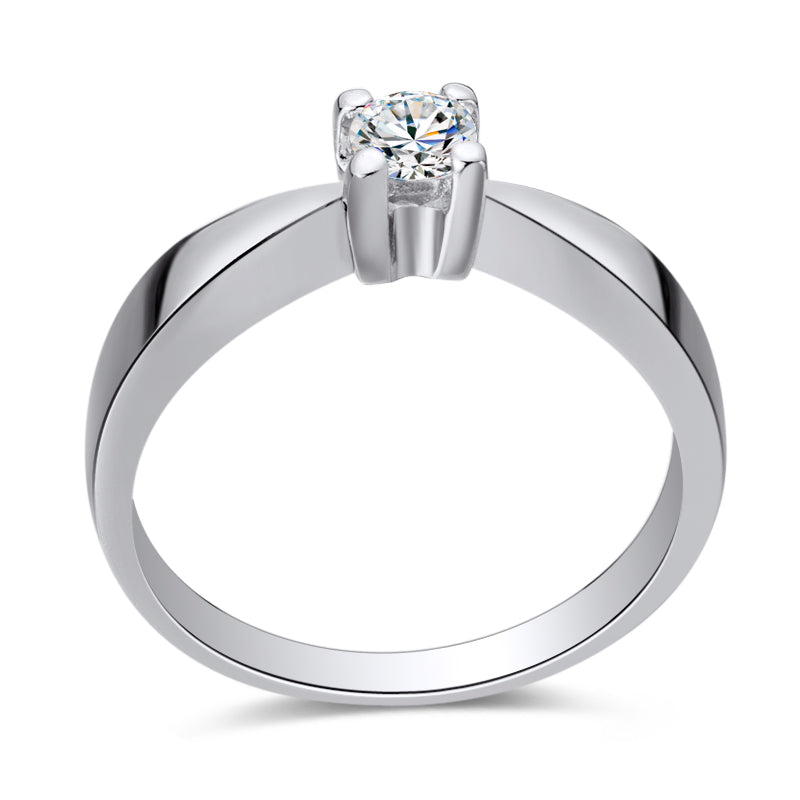 Złoty pierścionek zaręczynowy z diamentem 0,2ct - widok z boku