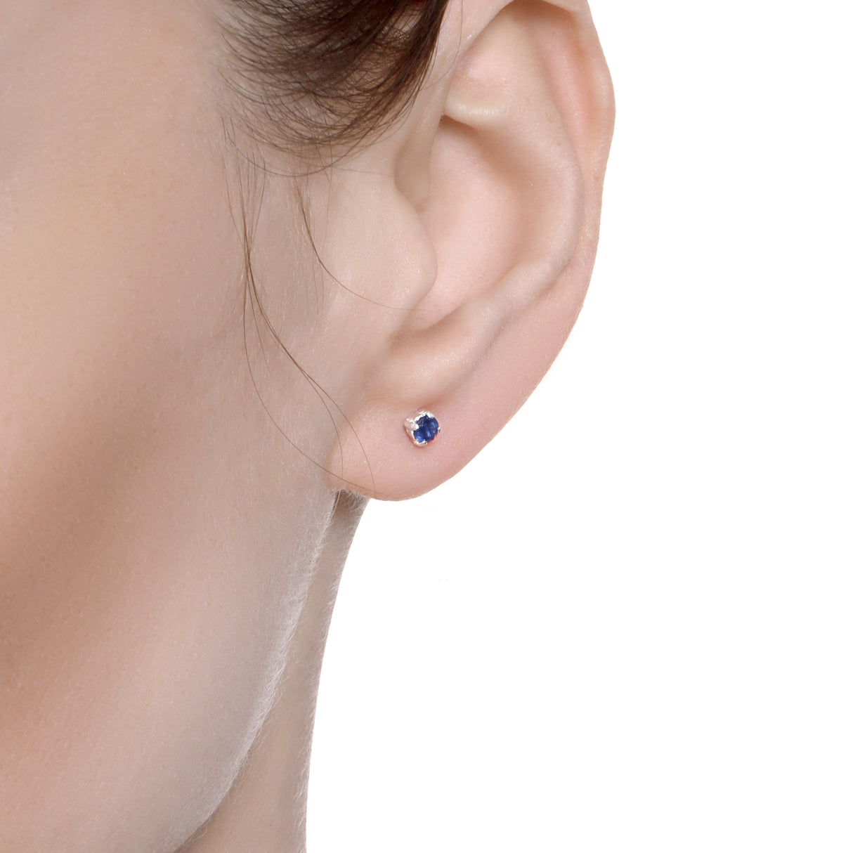 Lekkie kolczyki zpięknymi szafirami