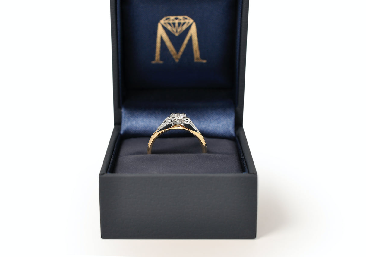 Pierścionek zaręczynowy z 0,40ct - zdjęcie w pudełku