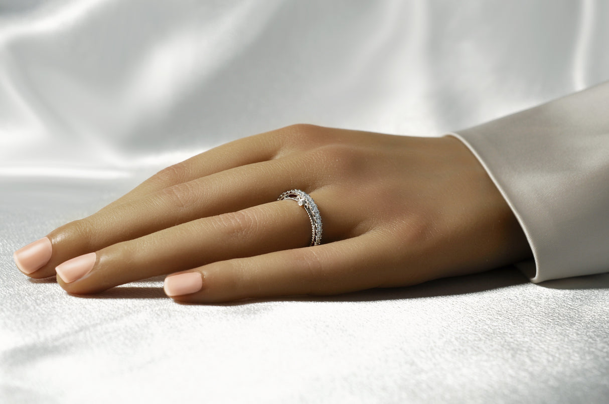 Venetian grace - damska obrączka z diamentami