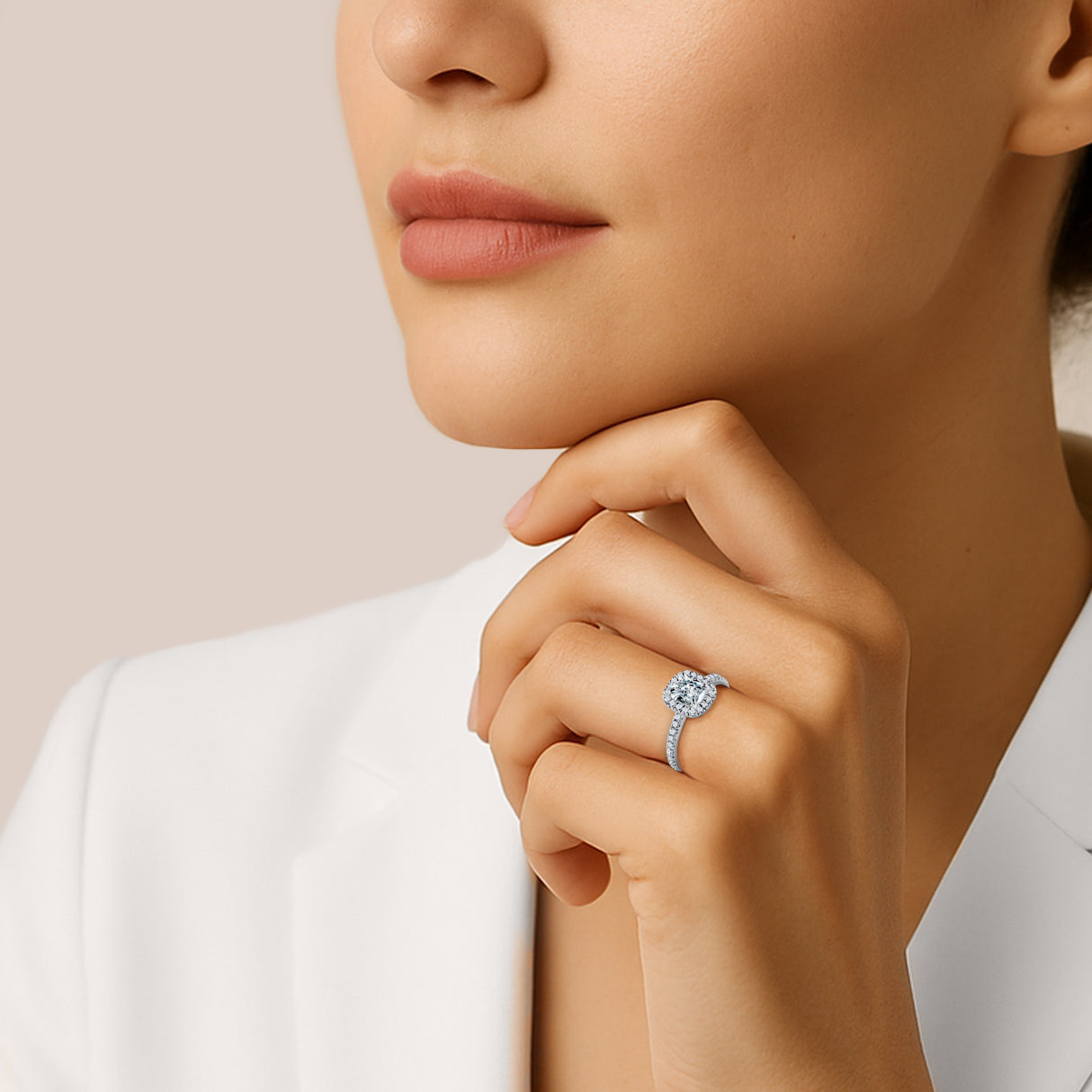 Pierścionek zaręczynowy Aurora Cushion – białe złoto, diamenty 1,20 ct