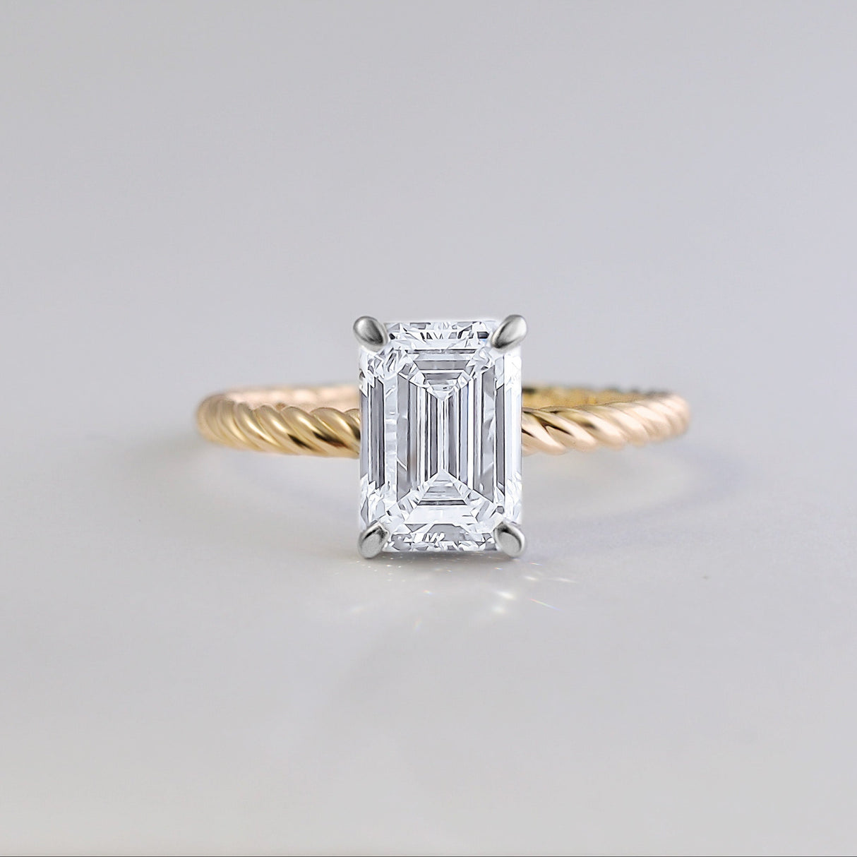 Pierścionek zaręczynowy z 1ct diamentem emerald cut Lab Grow