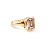 Minimalist Signet Engagement Ring z koniakowym diamentem