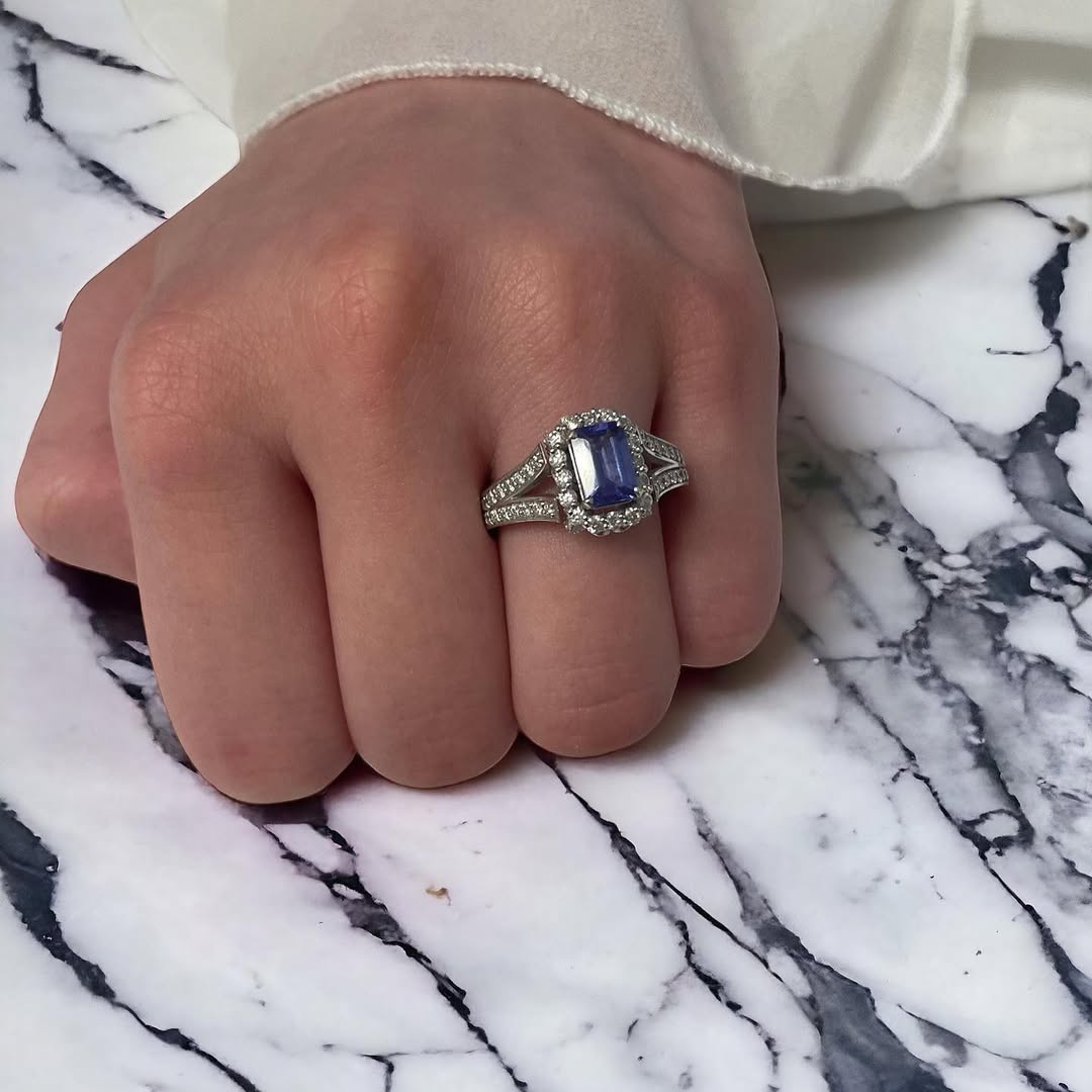 Gwiazda Błękitu - Pierścionek z tanzanitem i diamentami